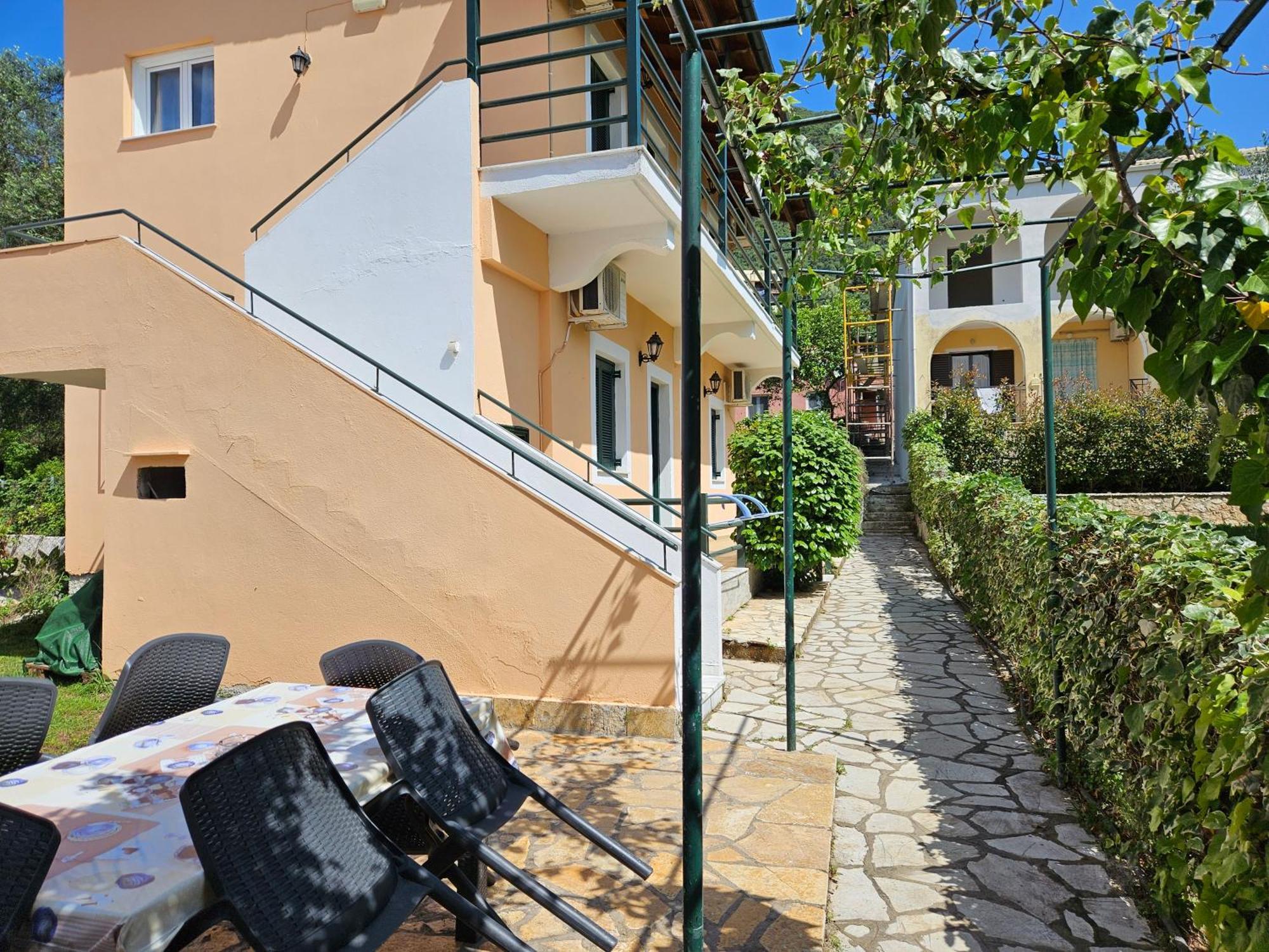 Lora Studios Ypsos Exterior photo